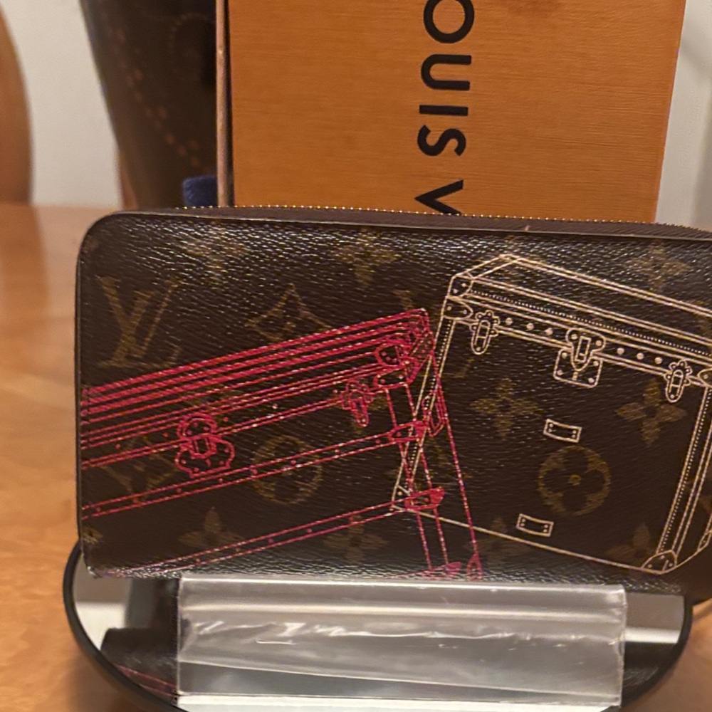 EUC Louis Vuitton Wallet Trunk Zippy Monogram full inclusion